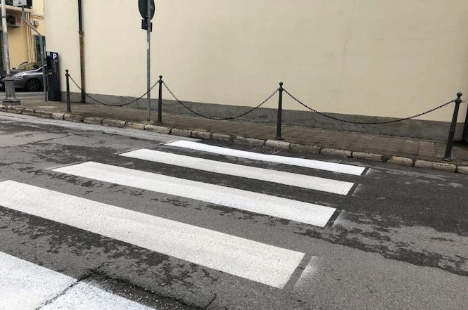 Le strisce pedonali intelligenti! (in via Regia)