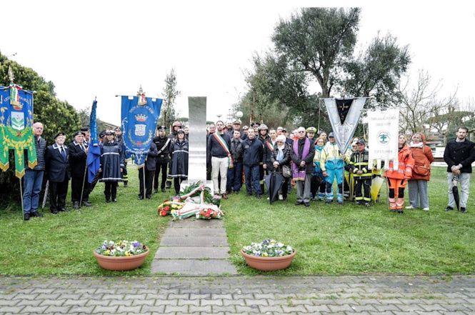 Alle 11 cerimonia commemorativa per i comandati del canader caduti 21 anni fa