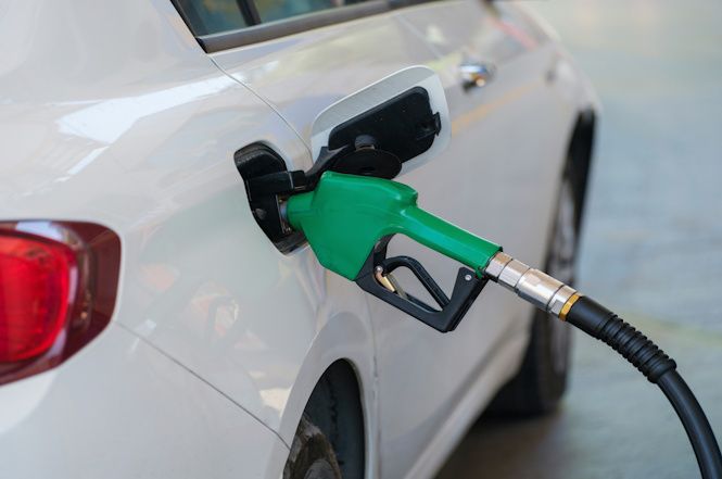 Controlli in distributori benzina, irregolarità in 2 impianti Lucca e Viareggio