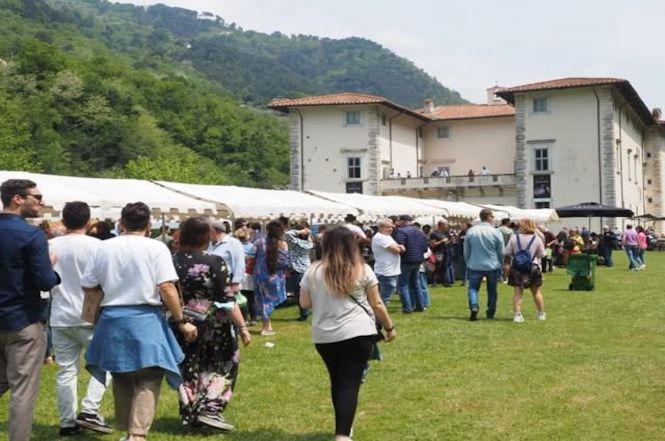 Enolia si prepara all'evento n.25 nel cortile e nel giardino del Palazzo Mediceo