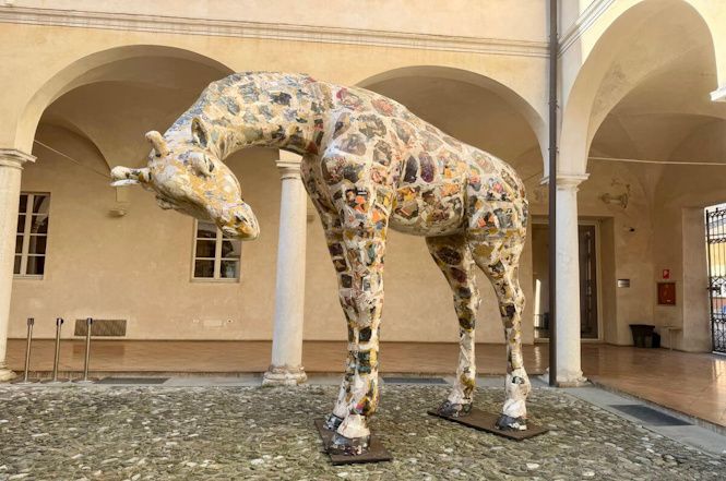 La Giraffa di Allegrucci da oggi in mostra a Parma  per la Paper Week