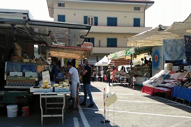 Sabato mercato regolare a Querceta