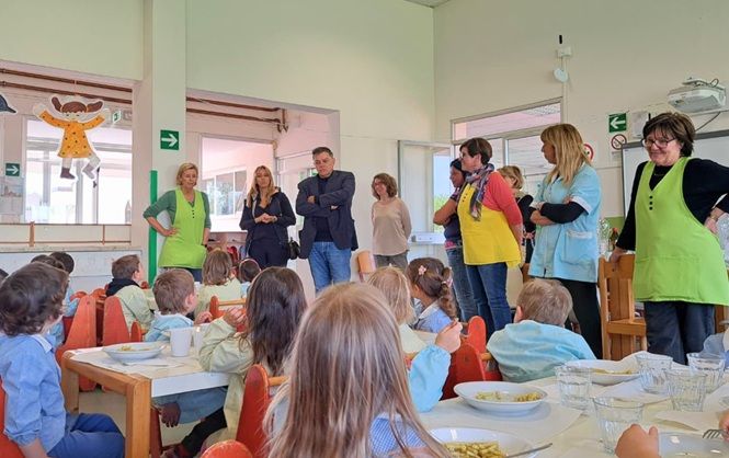 Pranzo “con sorpresa” per i piccoli delle scuole Rodari e Mancini