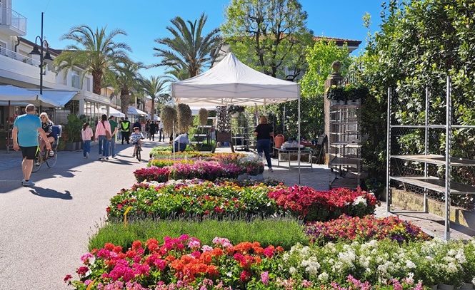 A Tonfano “sboccia” il sold-out per “Marina in Fiore”