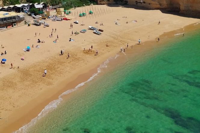 Dimezzati i bagnini sugli arenili versiliesi nella bassa stagione