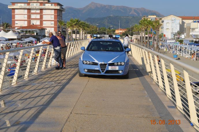 Polizia sul Pontile a Lido di Camaiore